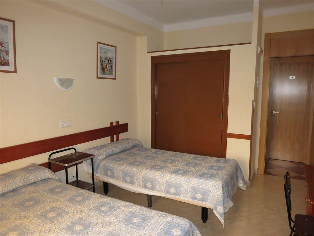 Hostal Guillot Torremolinos Exterior photo