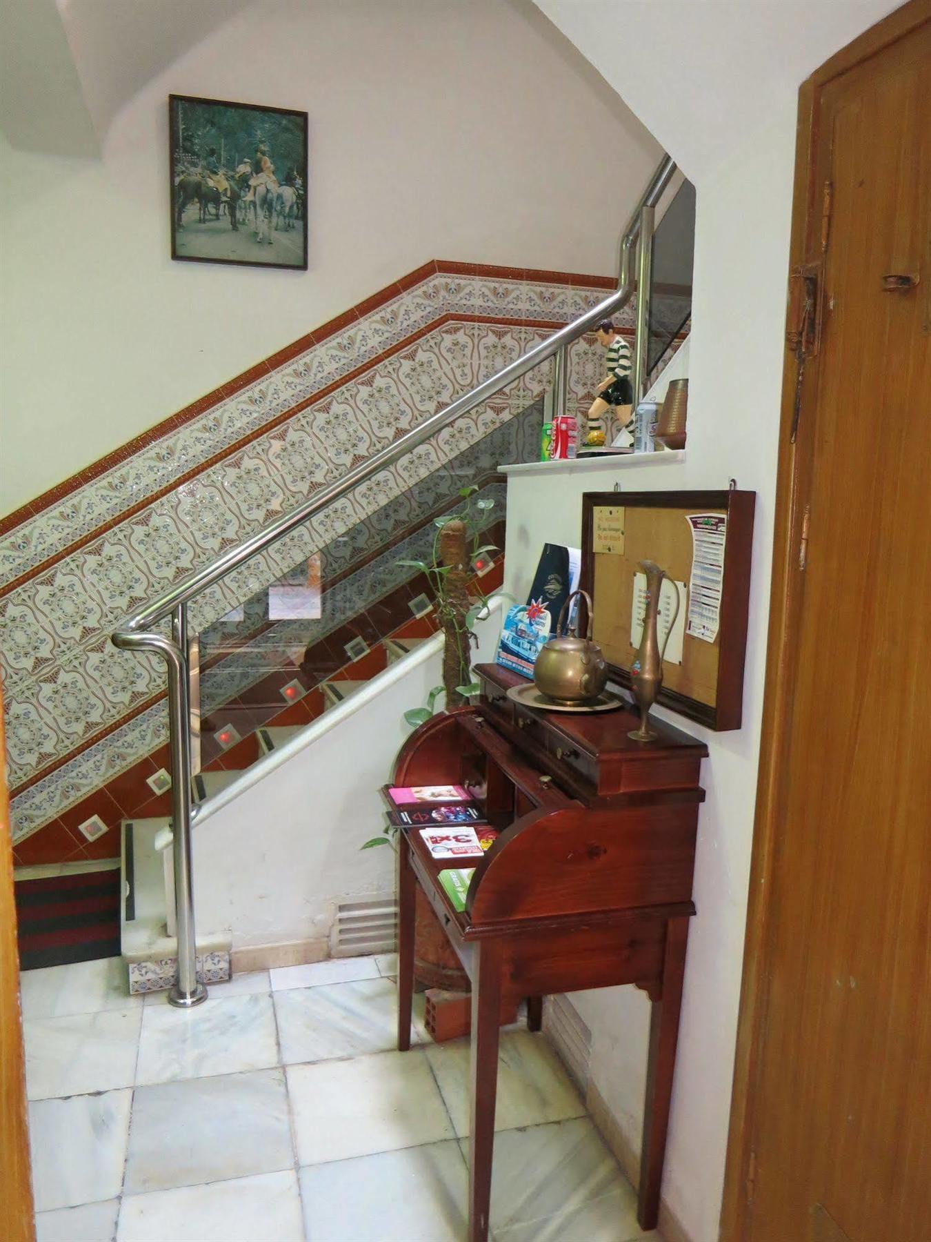 Hostal Guillot Torremolinos Exterior photo